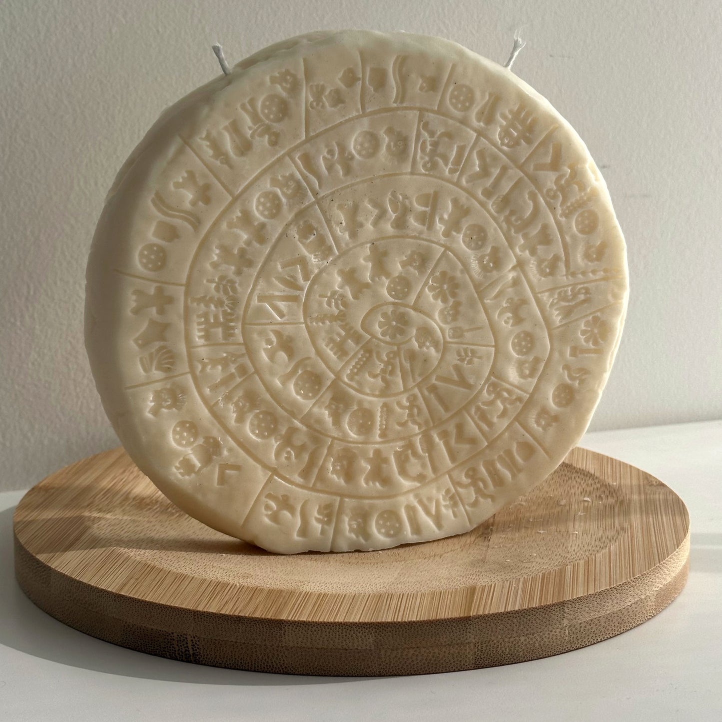 Phaistos Disk Candle – Ancient Minoan Civilization (1700 B.C.) – Unique Cretan Historical Decor & Gift – Handcrafted Scented Soy Wax