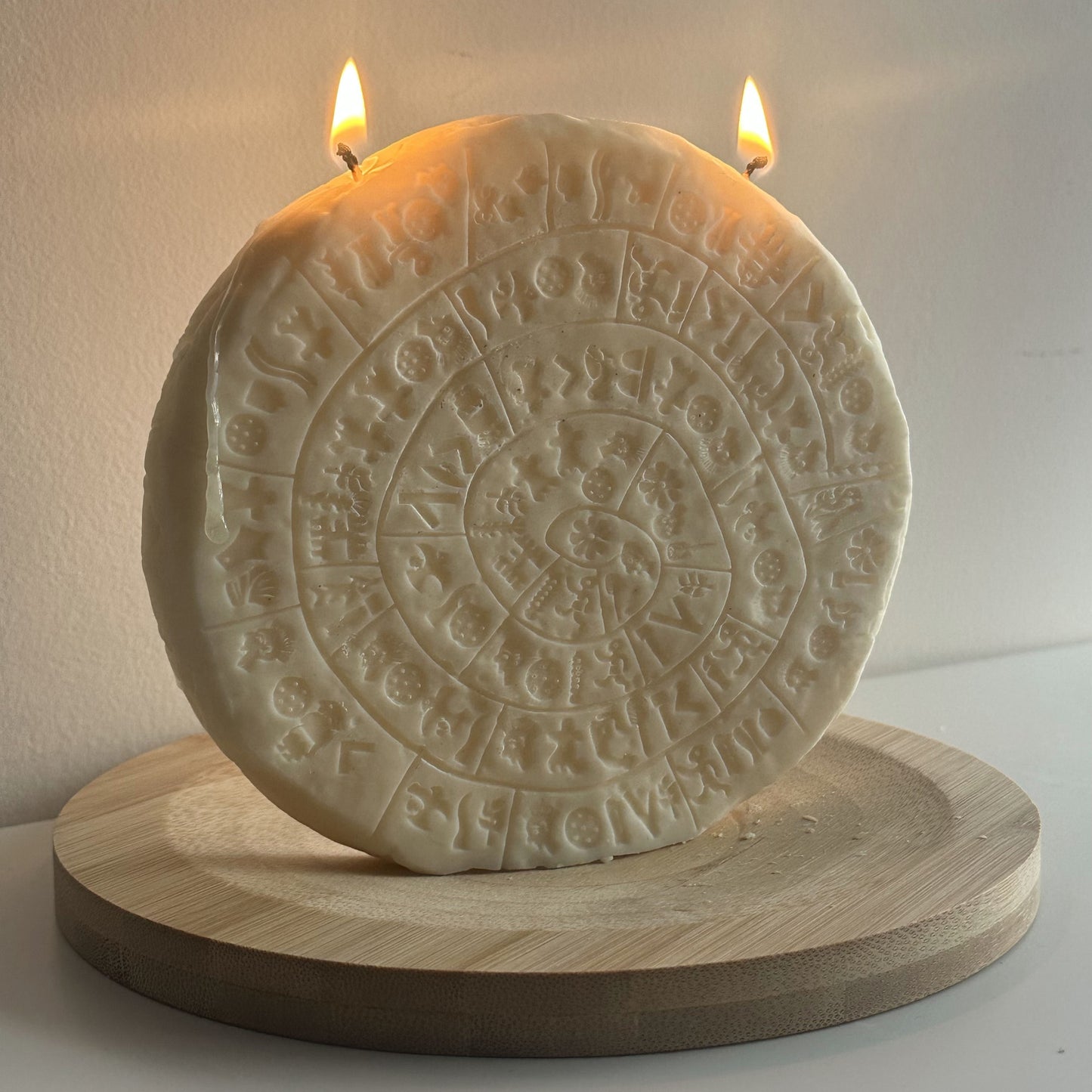 Phaistos Disk Candle – Ancient Minoan Civilization (1700 B.C.) – Unique Cretan Historical Decor & Gift – Handcrafted Scented Soy Wax