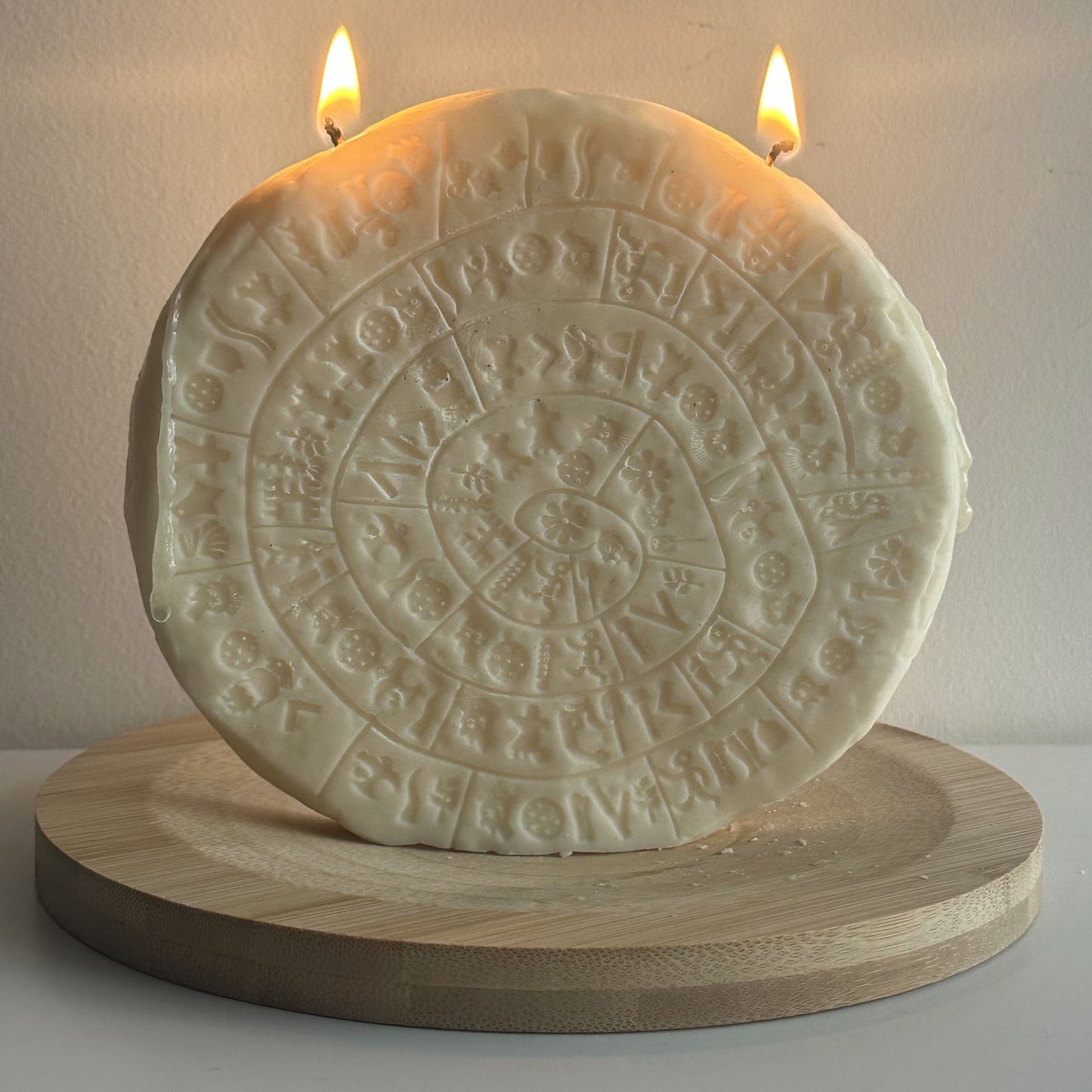 Phaistos Disk Candle – Ancient Minoan Civilization (1700 B.C.) – Unique Cretan Historical Decor & Gift – Handcrafted Scented Soy Wax