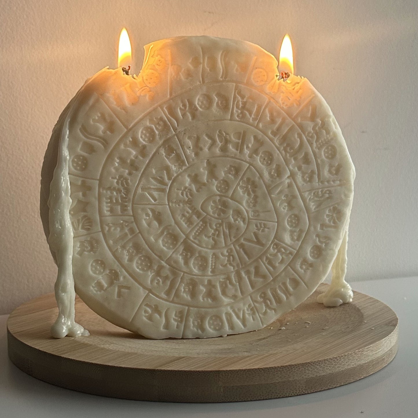 Phaistos Disk Candle – Ancient Minoan Civilization (1700 B.C.) – Unique Cretan Historical Decor & Gift – Handcrafted Scented Soy Wax